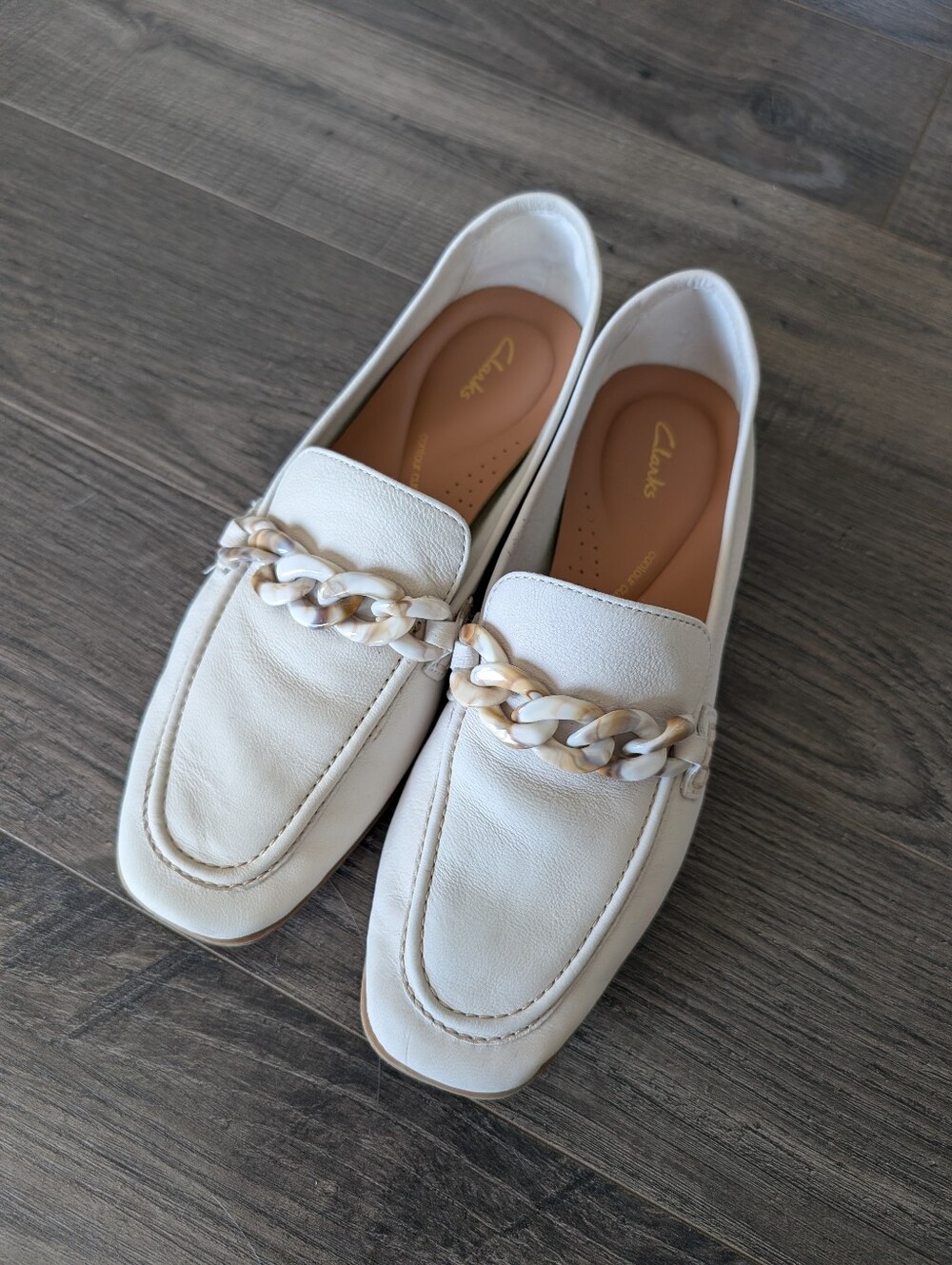 Clarks Sarafyna Iris Leather Loafers w/ Chain Detail Barely Worn EUC US Size 6.5